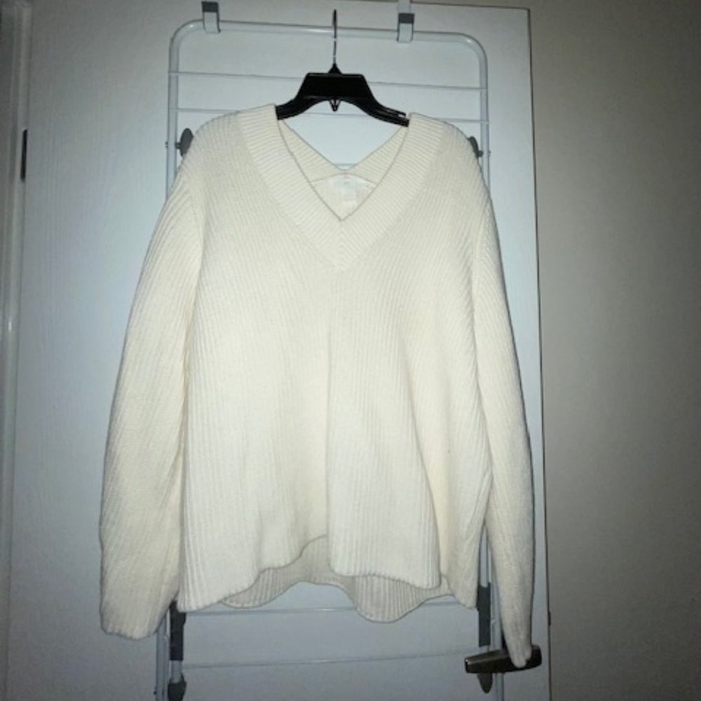 Medium Cream V-Neck H&M Sweater